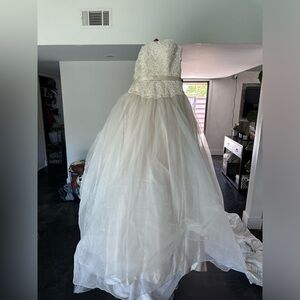 Classic stunning wedding gown